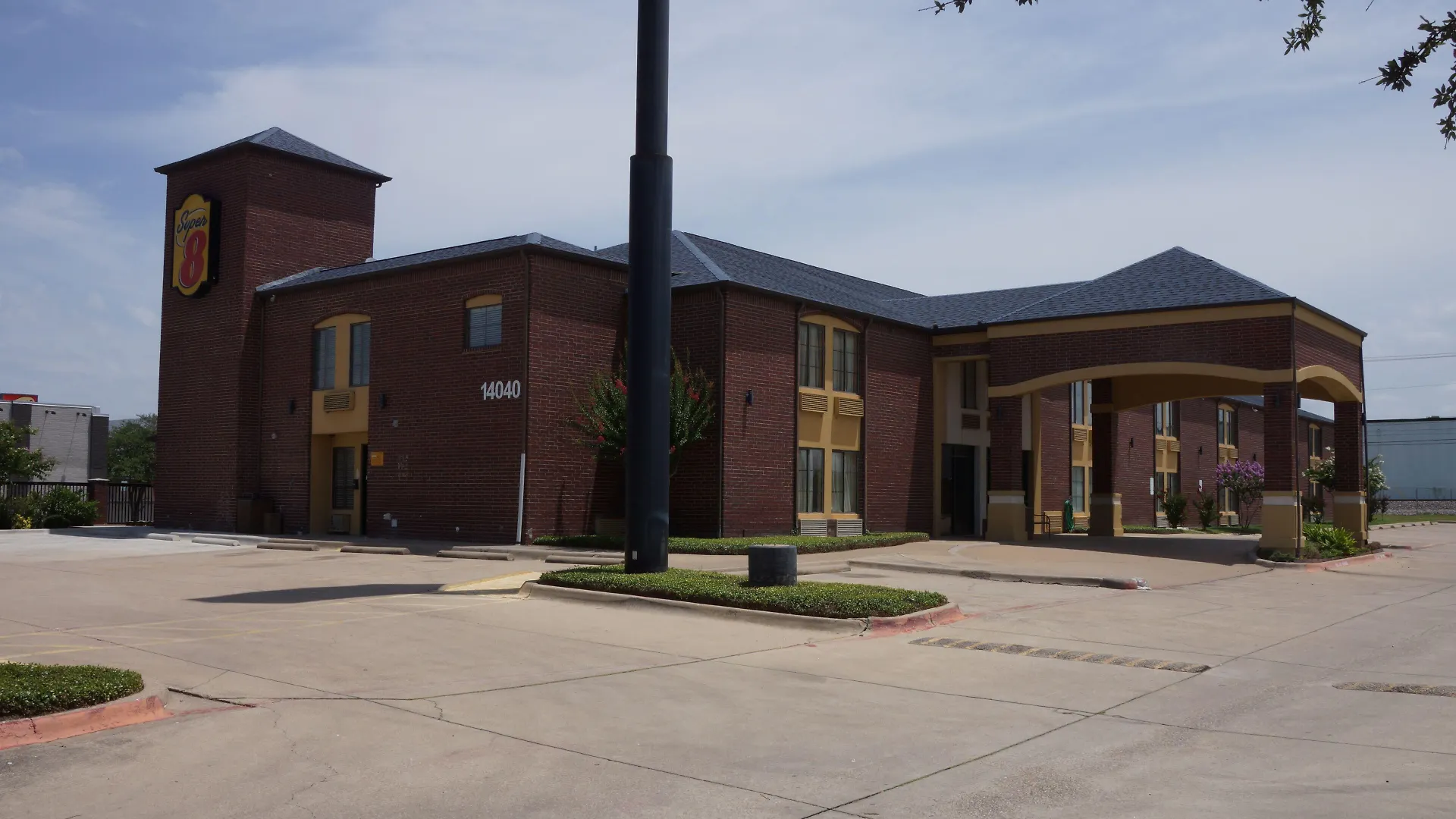 Where to Stay Near Royal Park: 6 Best Budget Hotels in Dallas