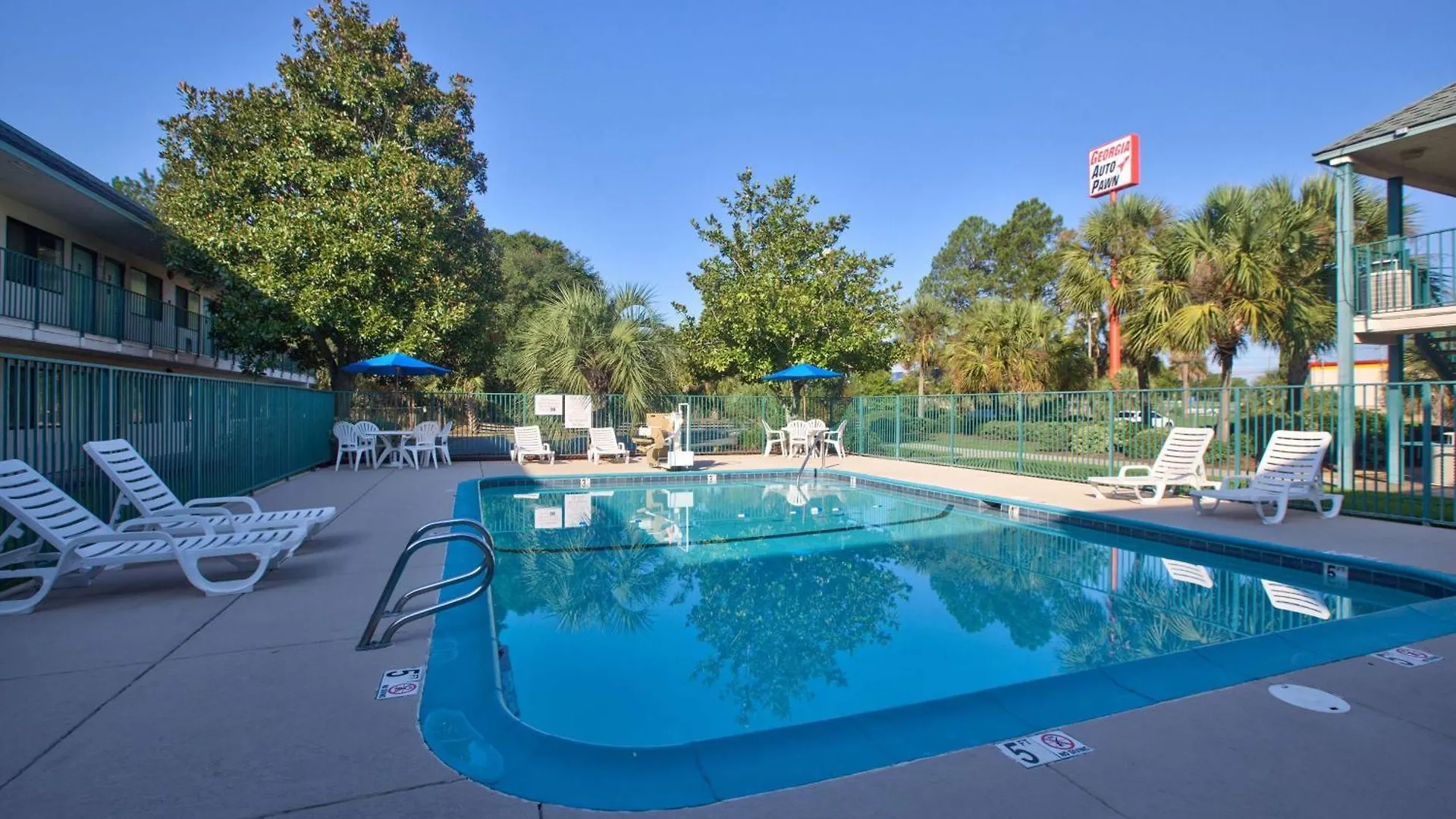 Staying Near Valdosta Airport: 4 Hotels Compared