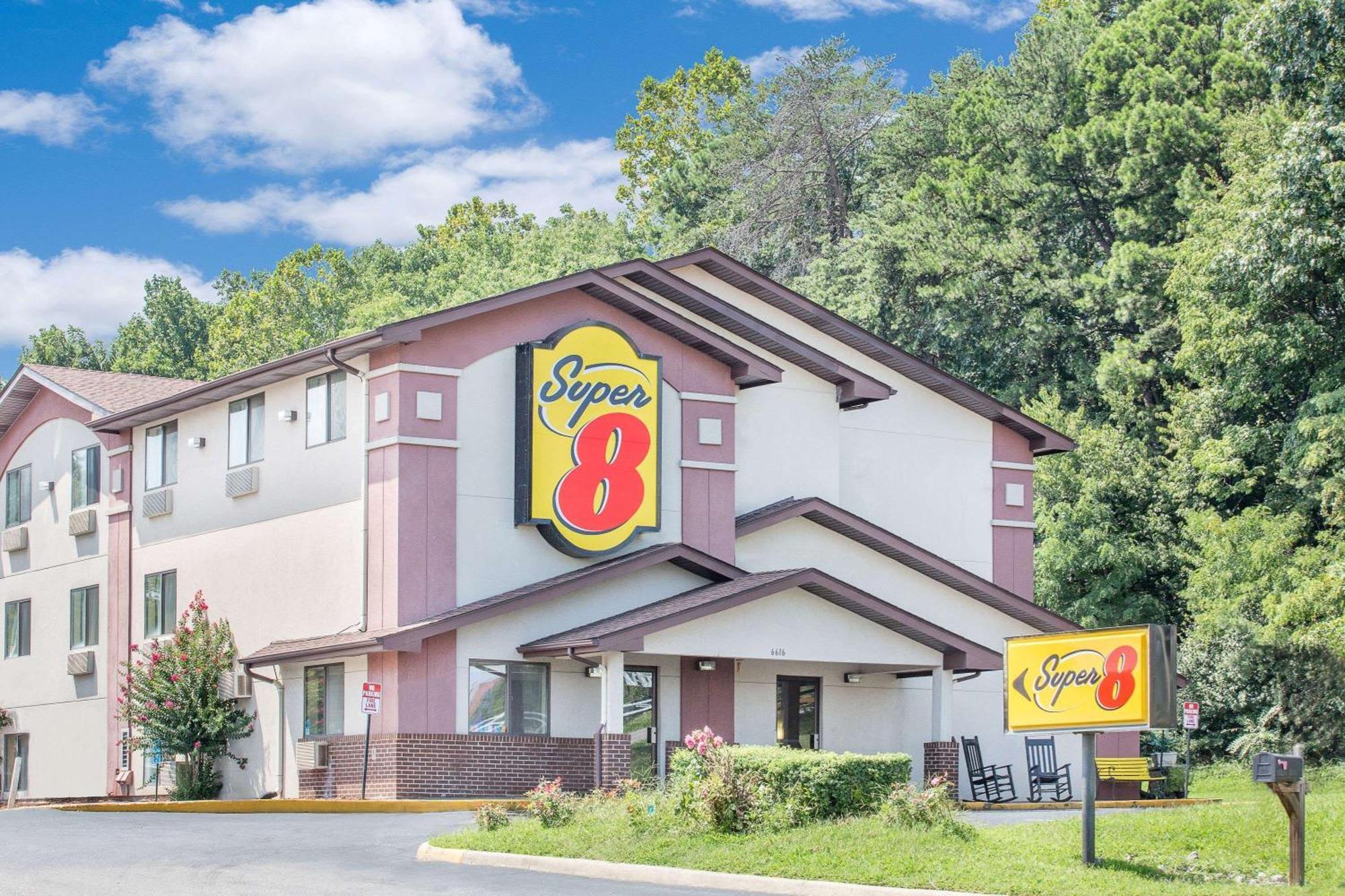 Where to Stay Near Oak Grove Plaza: 4 Budget Hotels in Salem