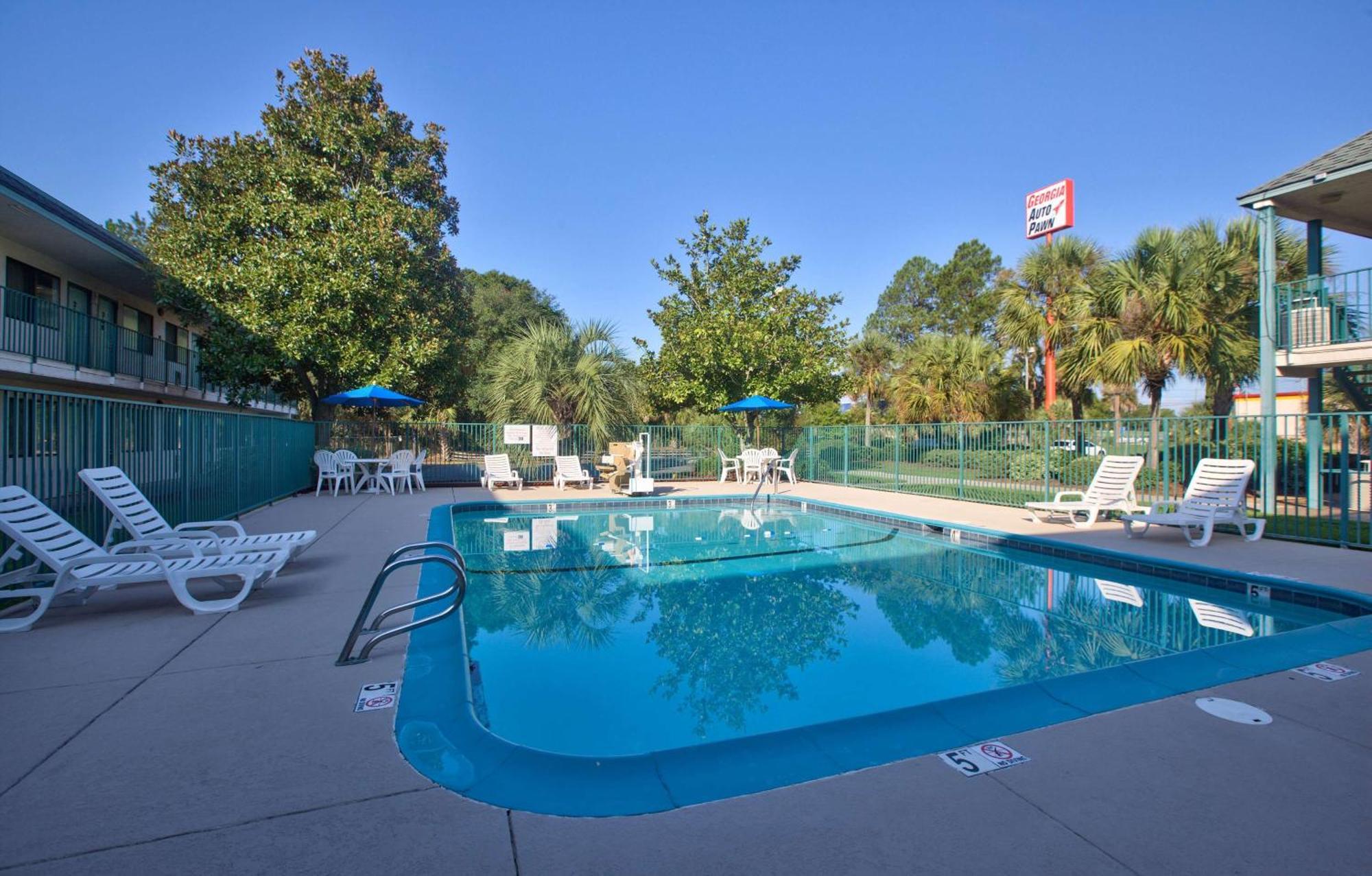 Staying Near Valdosta Airport: 4 Hotels Compared